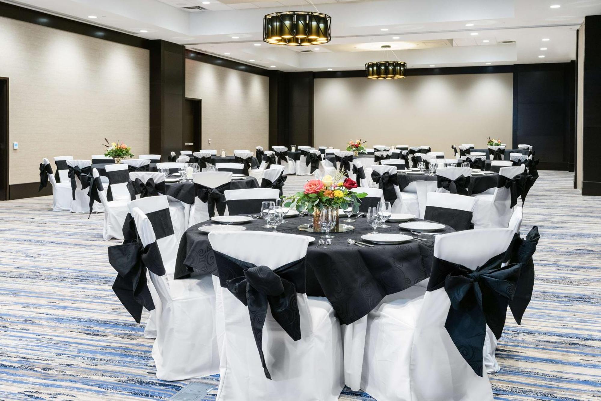Embassy Suites By Hilton College Station Esterno foto