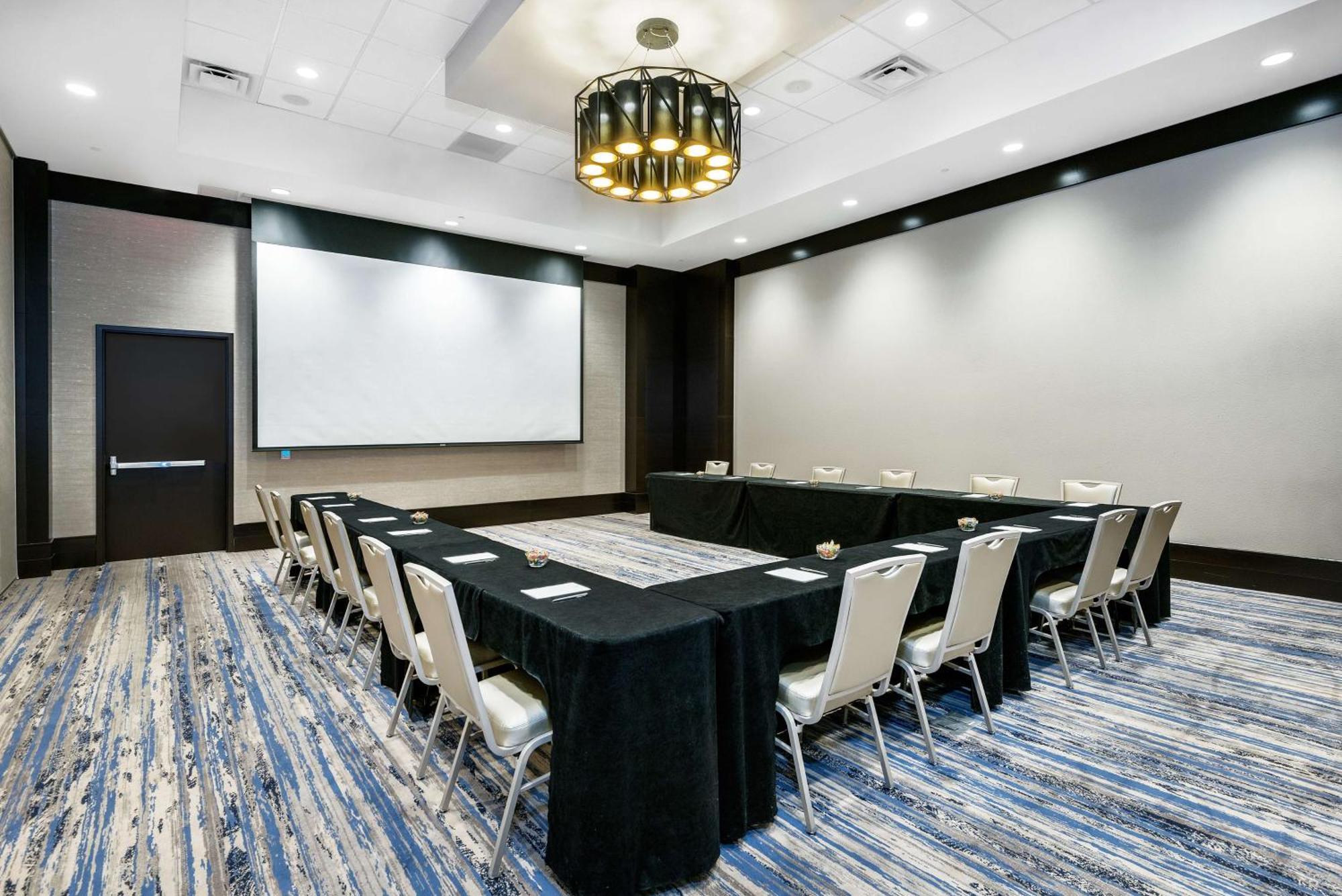 Embassy Suites By Hilton College Station Esterno foto