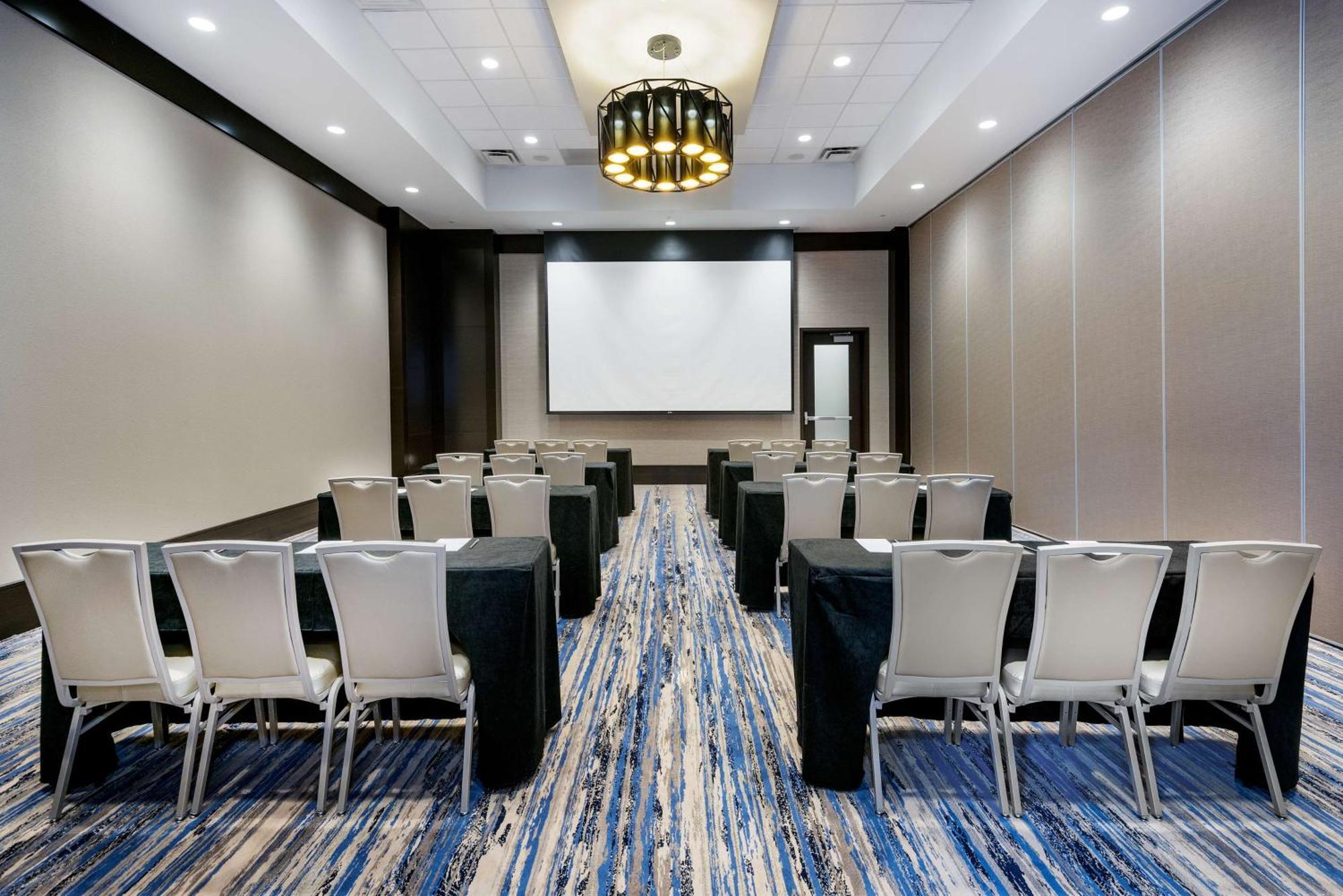 Embassy Suites By Hilton College Station Esterno foto