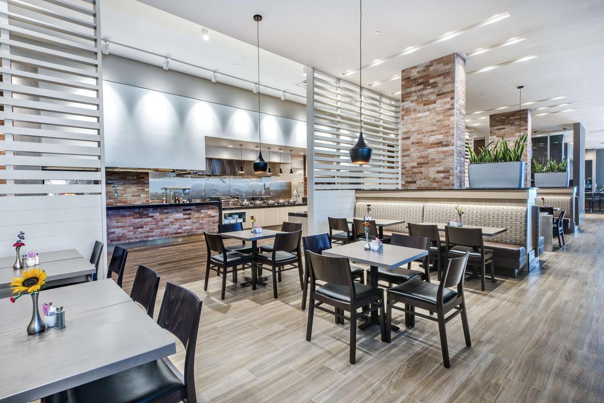 Embassy Suites By Hilton College Station Esterno foto
